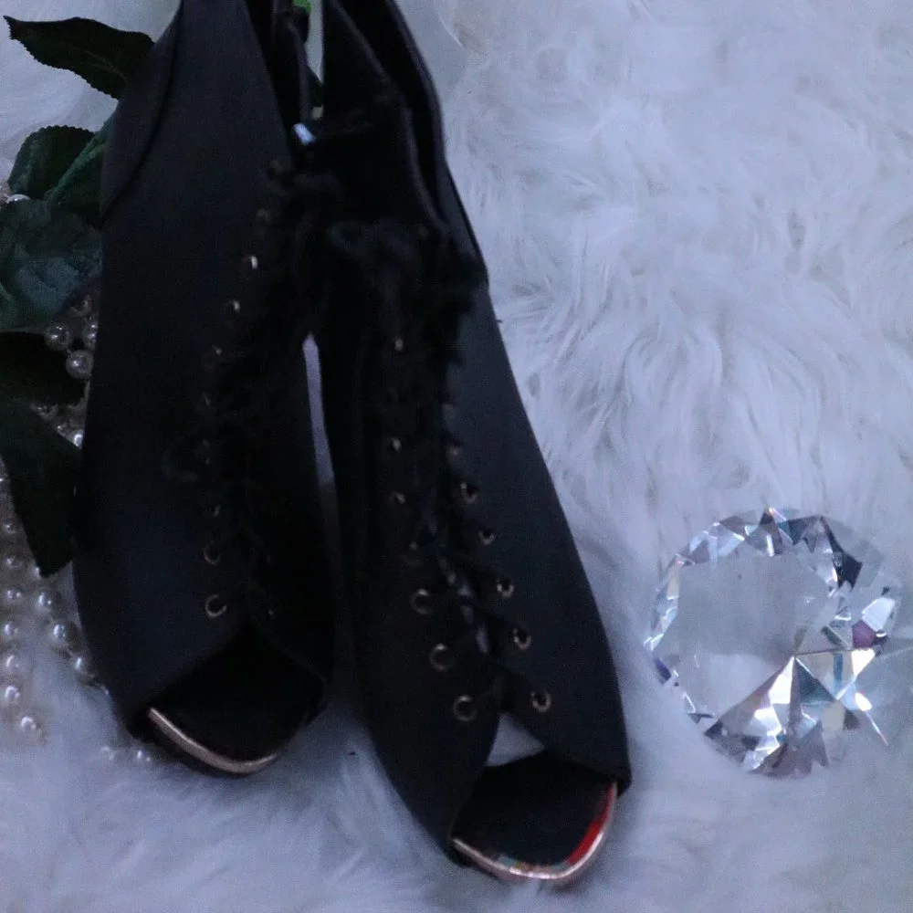 BOOTIES - Picture 2 of 2